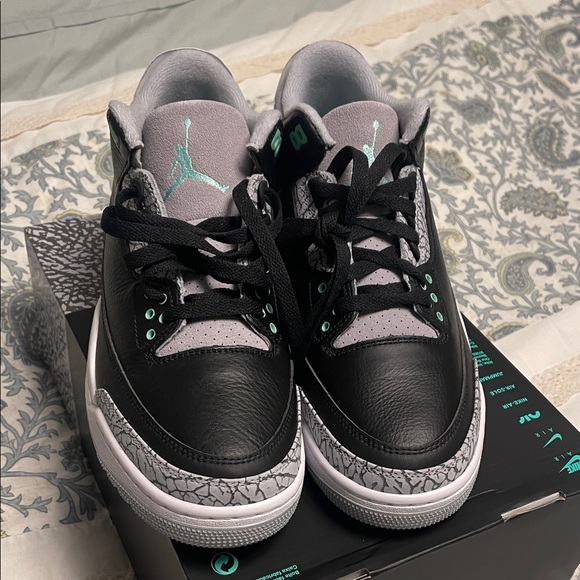 Jordan Air Jordan 3 Retro Black and Green Glow - Picture 5 of 9